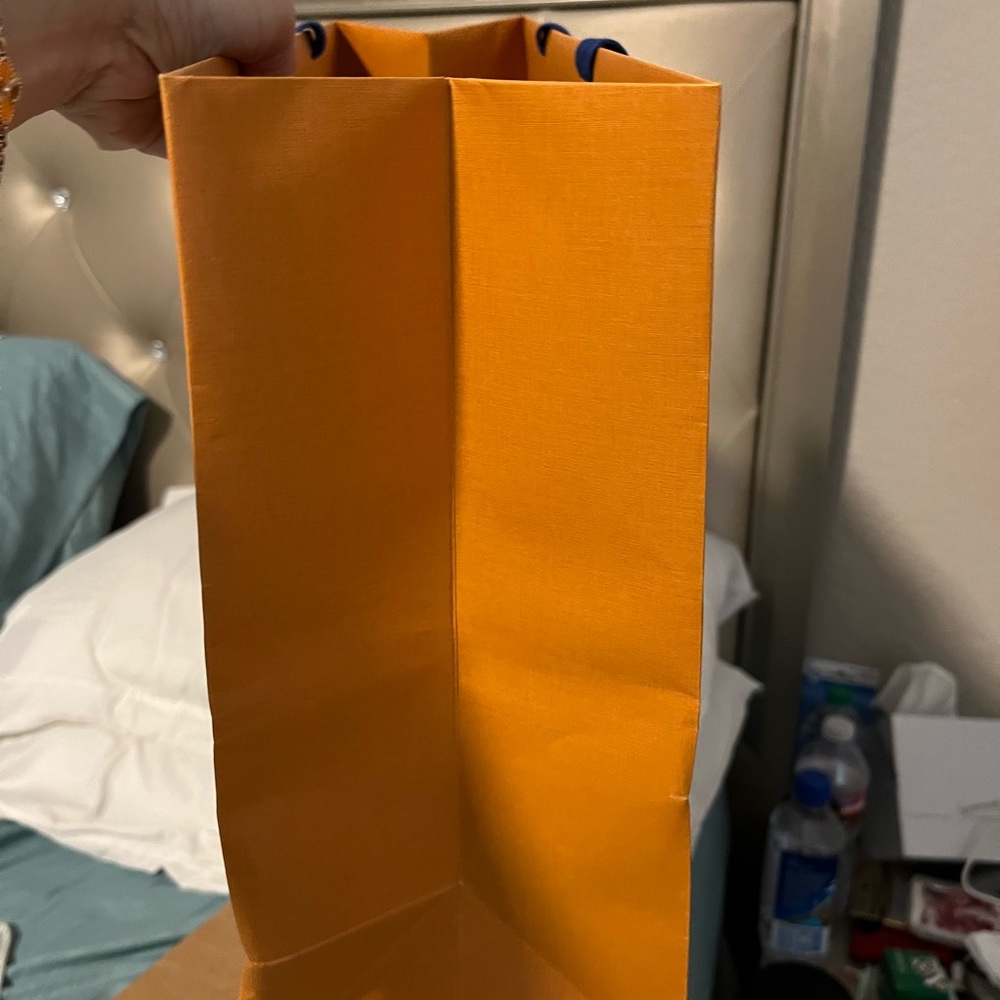 LV shopping bag - Picture 2 of 2